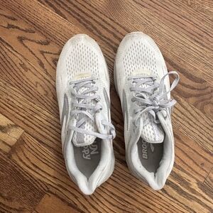 Women's Brooks Anthem 5  Running Sneakers 8.5